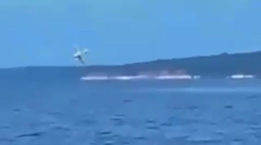 Vídeo mostra momento em que avião cai no Rio Negro, em Manaus