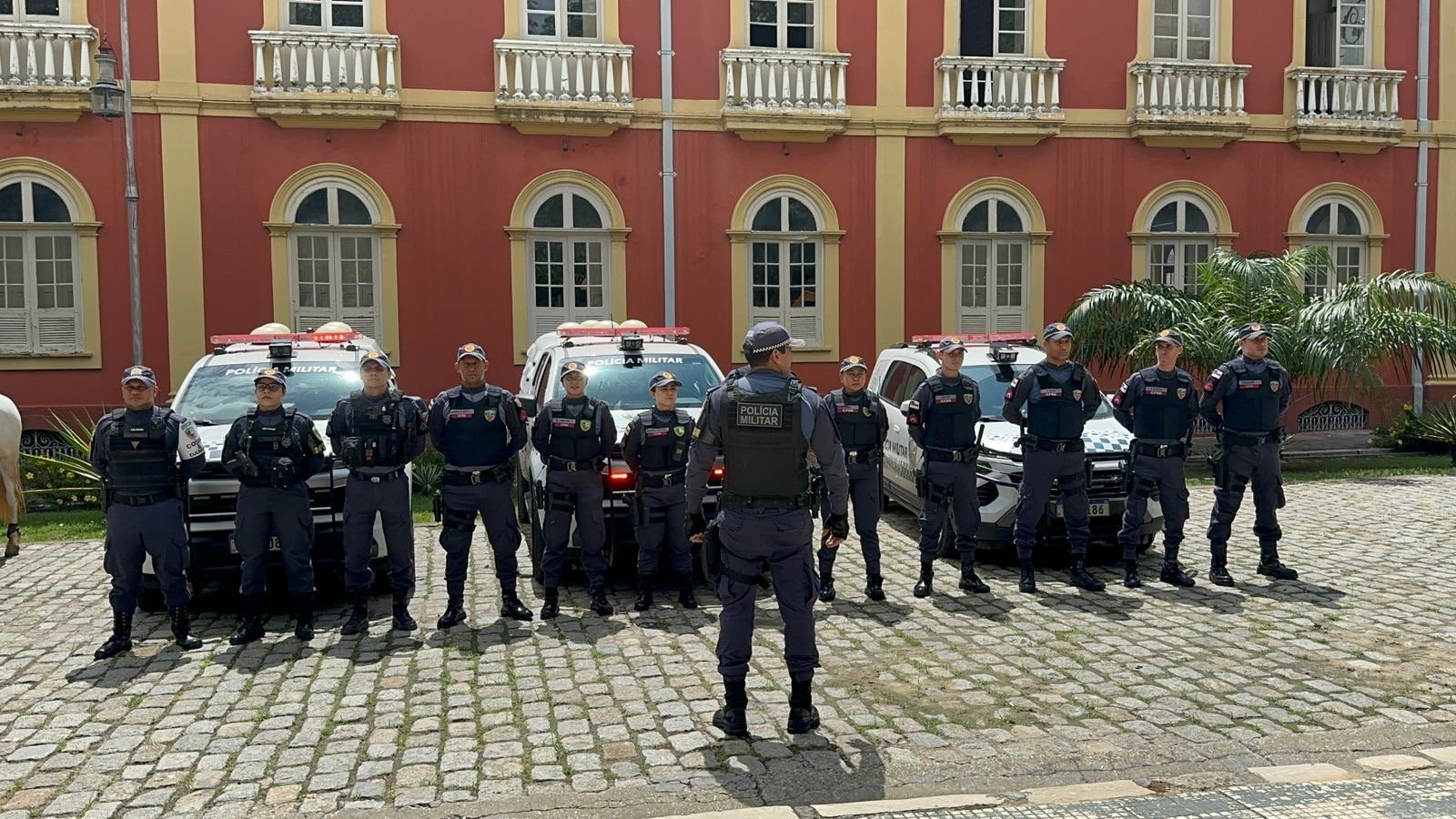 Policiamento montado da PMAM durante a Operação Águia no Centro de Manaus.