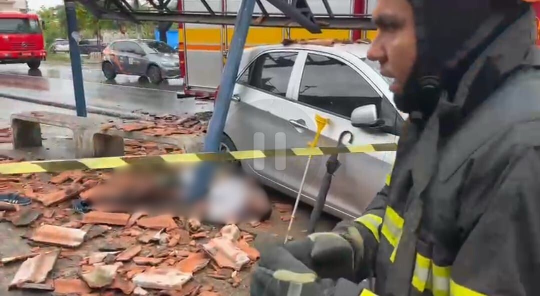 Imagem de um acidente na parada de ônibus na Alameda Cosme Ferreira