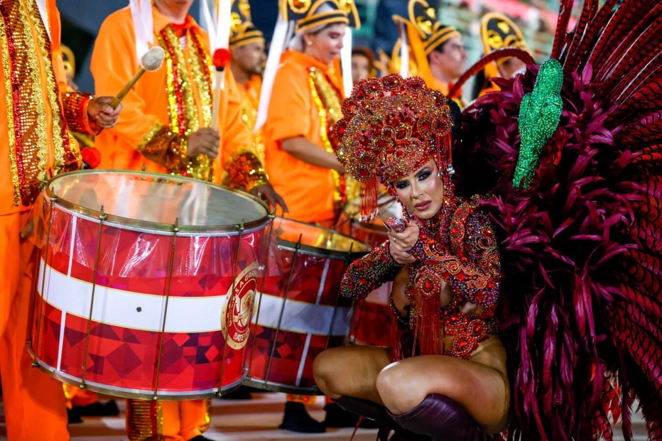 foto da escola de samba a grande família no carnaval de manaus 2026
