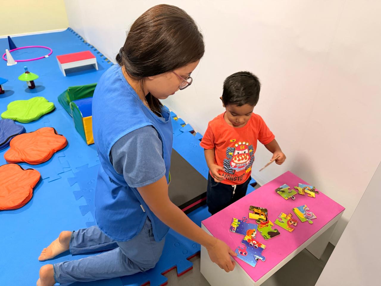 foto divulgação sobre atendimento terapêutico a crianças com autismo
