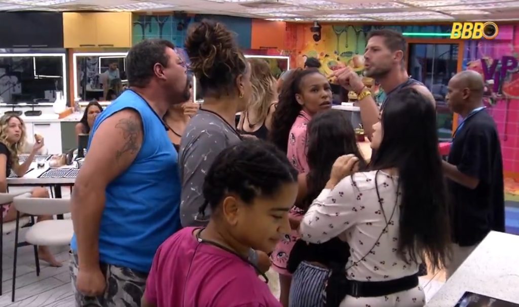 Discussão na cozinha do BBB 26 entre Jonas e Babu
