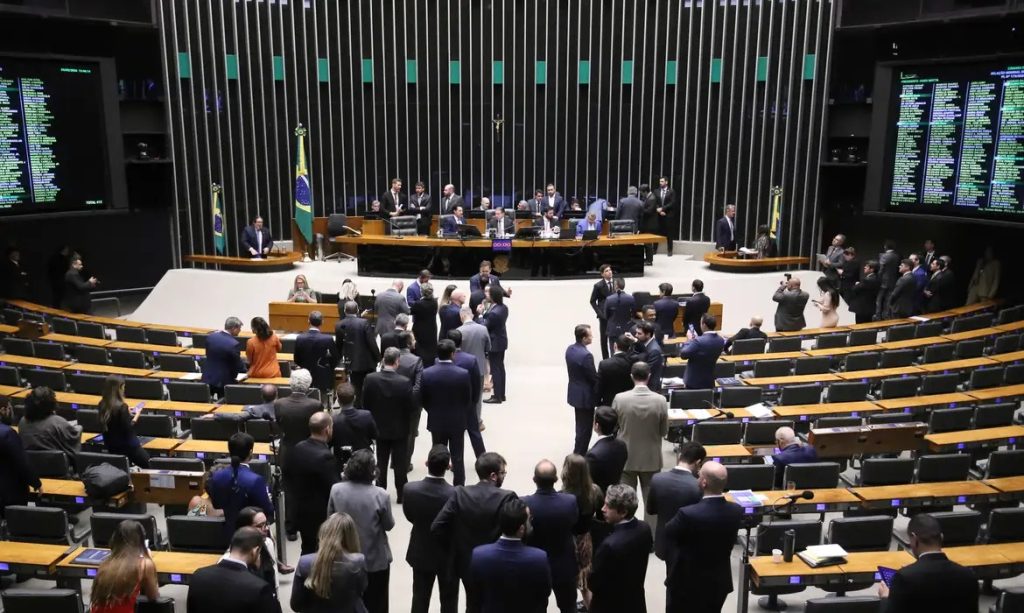 Plenário da Câmara dos Deputados em Brasília durante a aprovação do projeto de lei antifacção contra o crime organizado