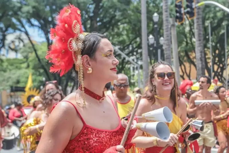 Campanha se liga ou eu ligo 180 no carnaval do amazonas com ações de prevenção ao assédio sexual