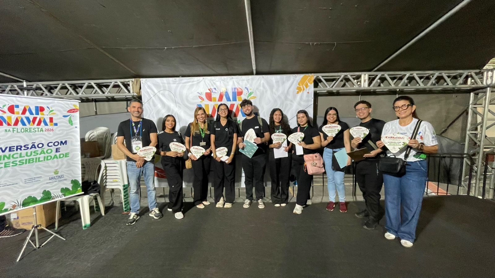 estudantes da uea mapeando acessibilidade durante o carnaval no sambódromo de manaus