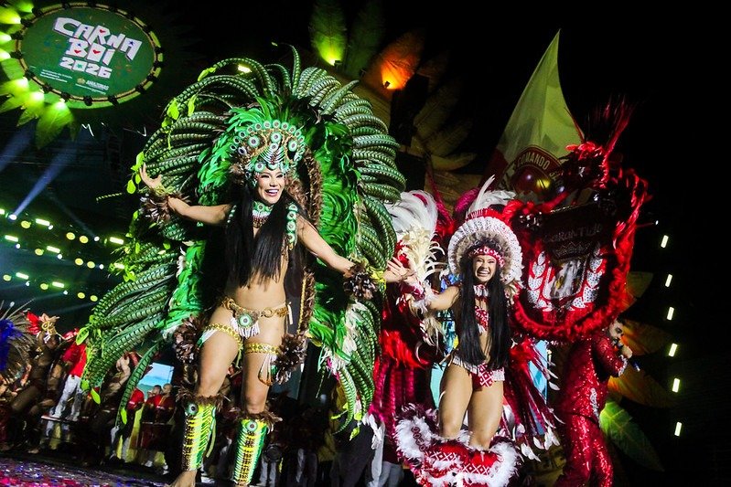 Evento carnaboi 2026 no sambódromo de manaus com público e apresentação dos bois