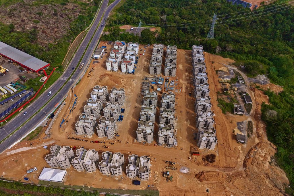 Prefeito David Almeida vistoria obras de apartamentos do programa Minha Casa Minha Vida em Manaus