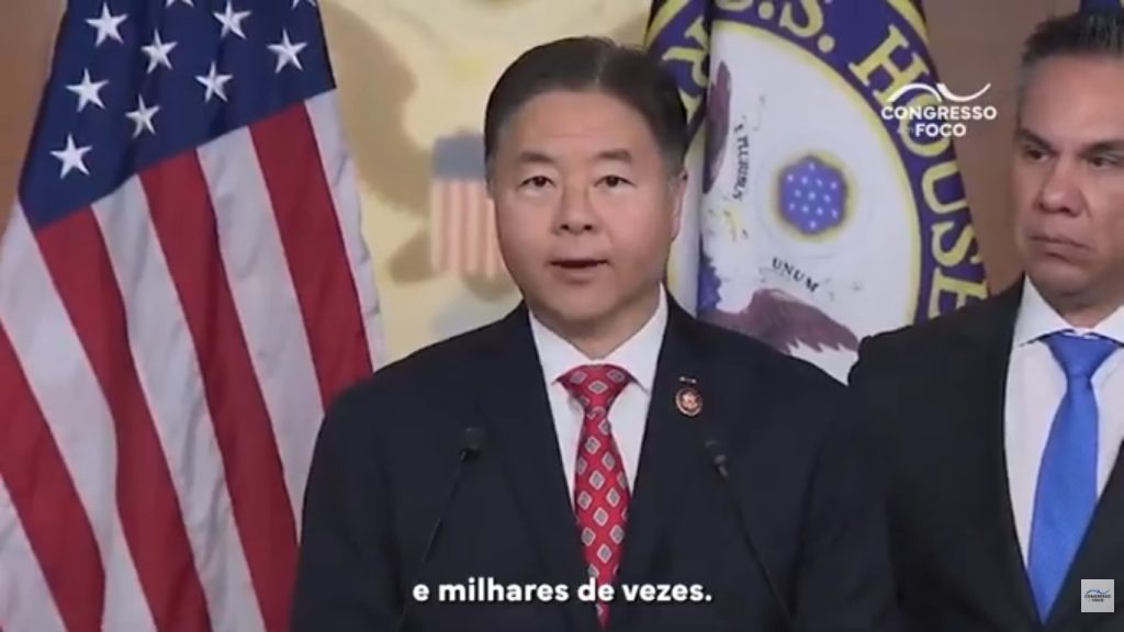 foto do deputado ted lieu em pronunciamento sobre arquivos epstein