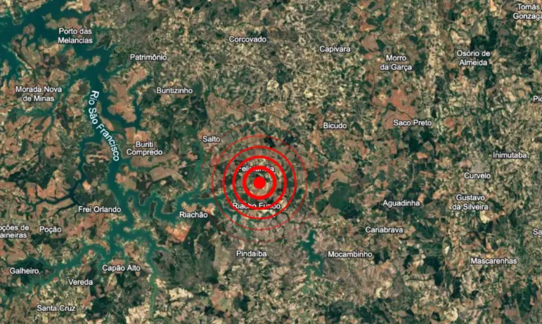 Tremores de terra em Felizlândia, Minas Gerais, com detalhes sobre monitoramento sísmico.