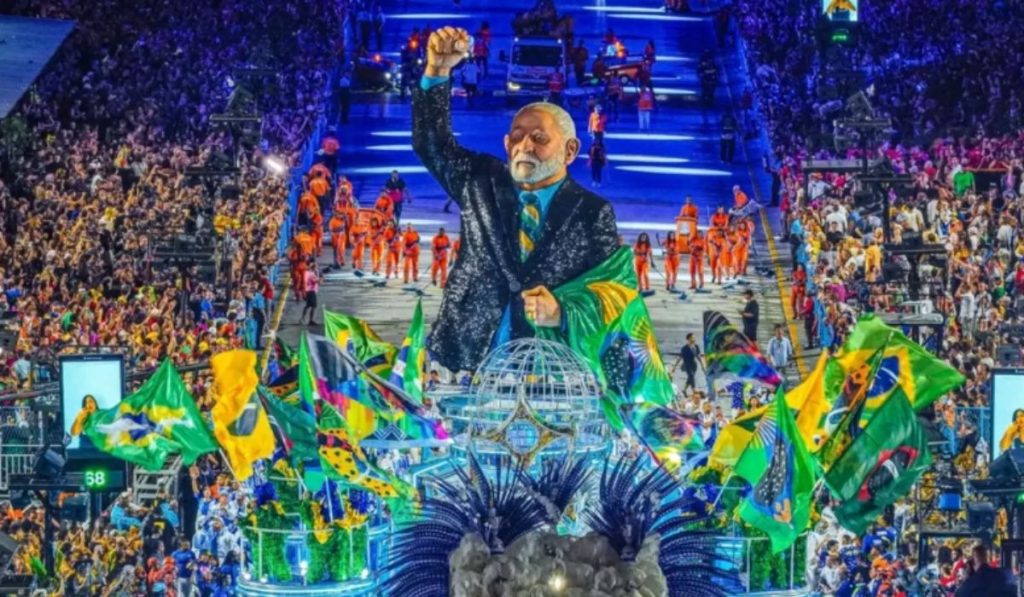 desfile da academicos de niteroi no carnaval do rio