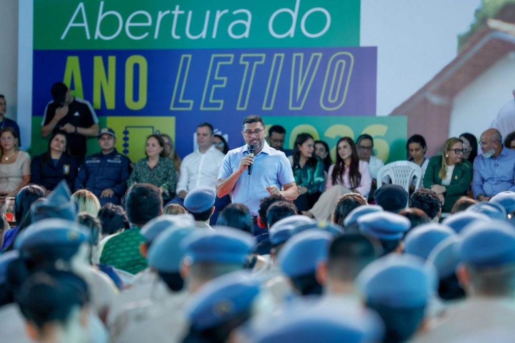 Abertura do ano letivo de 2026 pelo governador Wilson Lima com estudantes e homenagens.