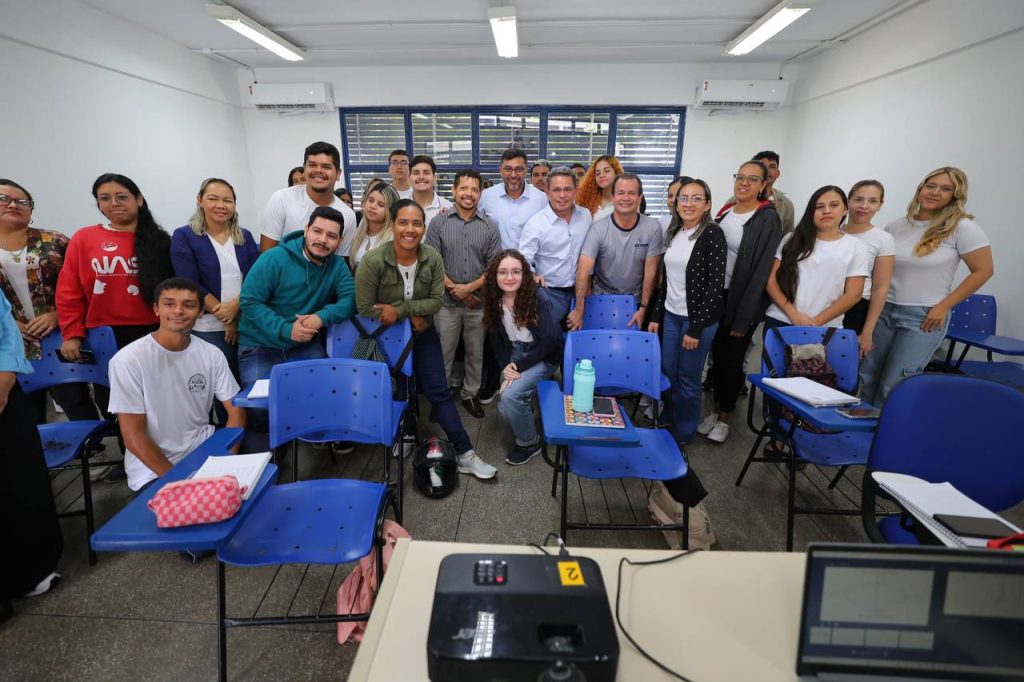 Governador Wilson Lima e vice Tadeu de Souza durante cerimônia de abertura do ano letivo do Cetam em Manaus
