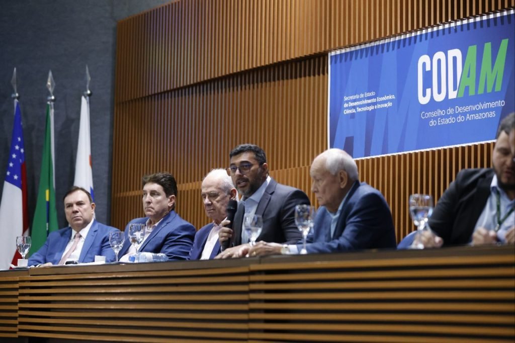 Foto de divulgação da reunião do Codam com governante e autoridades