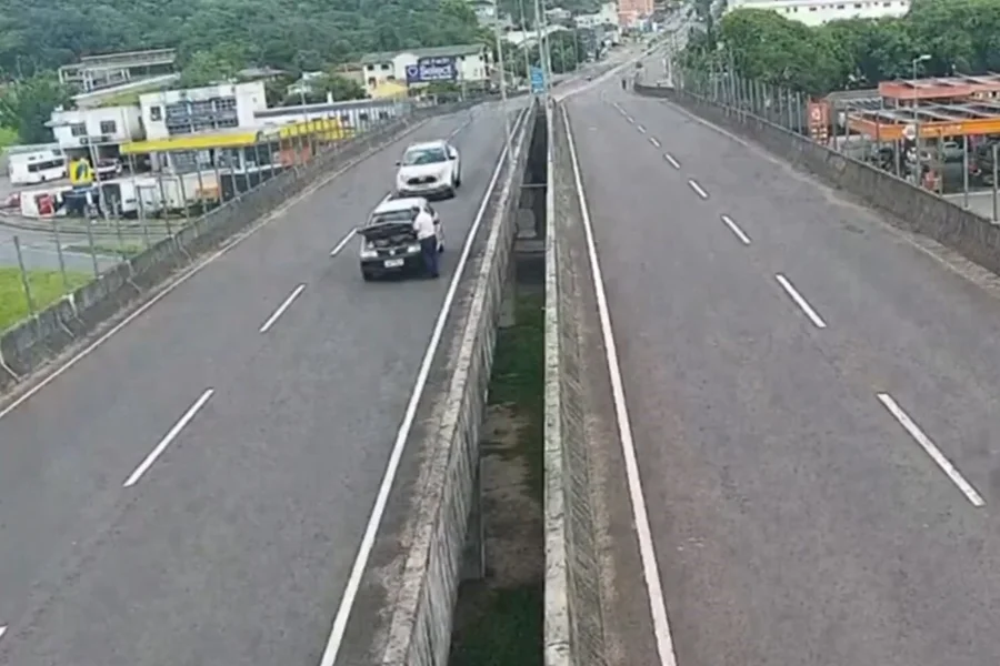 homem de 64 anos após acidente no viaduto da Avenida Evandro Behr em Santa Maria
