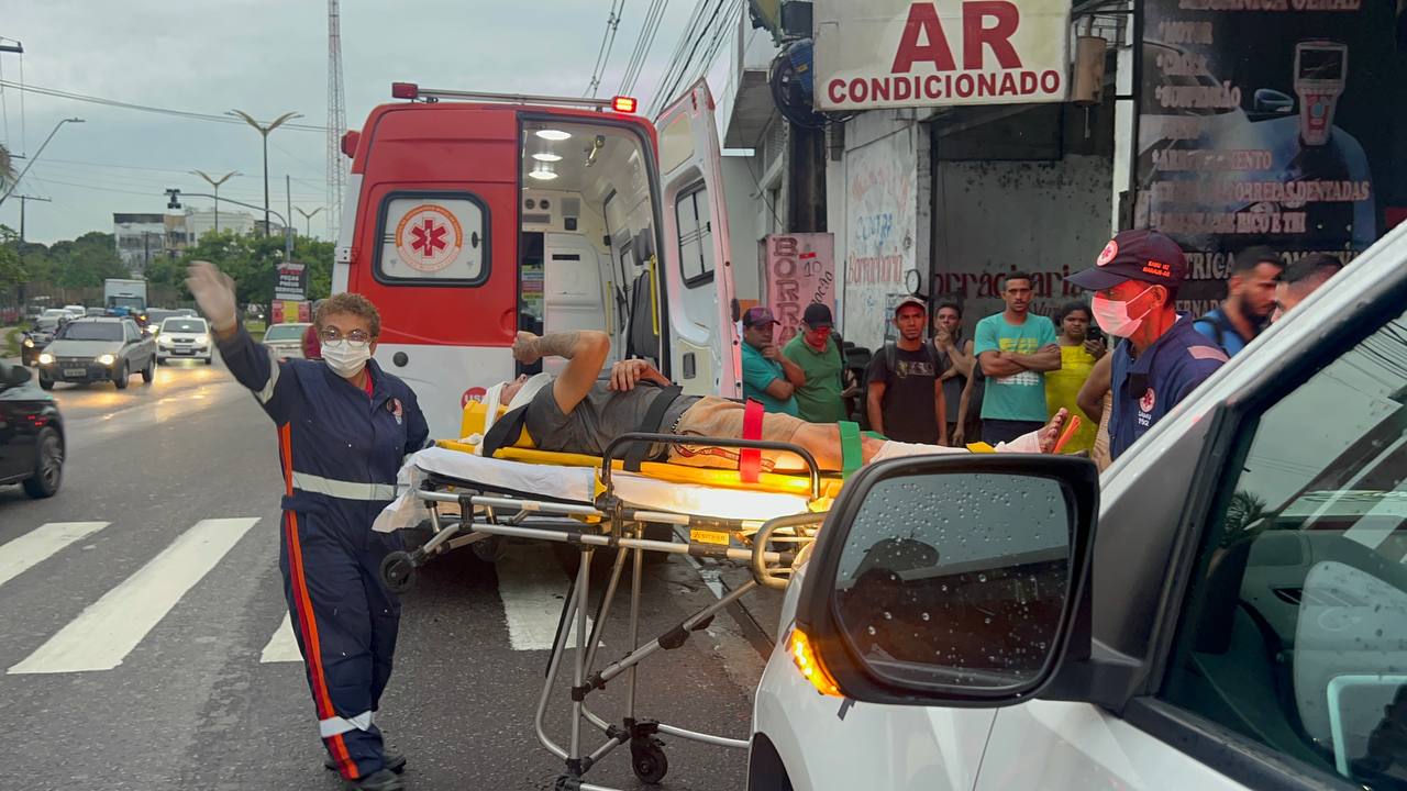 Homem ferido após ser espancado por acusação de roubo de motocicleta