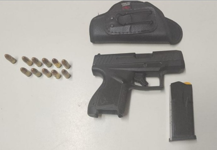 homem preso com pistola 9mm durante abordagem policial