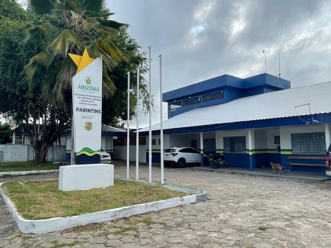 Fachada da Delegacia Especializada de Polícia de Parintins no Amazonas onde o homem foi preso por crime contra criança.