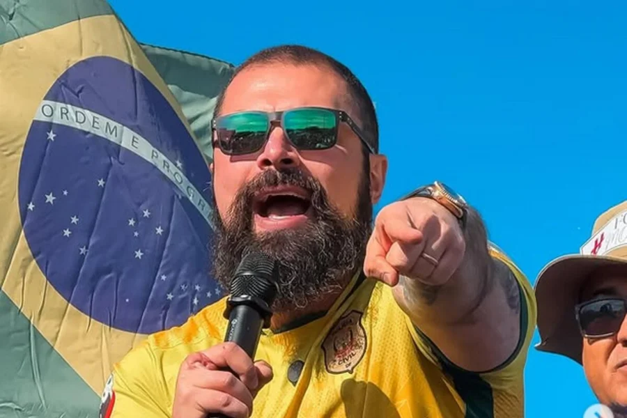 Deputado propõe porte de arma para pessoas trans em projeto de lei polêmico