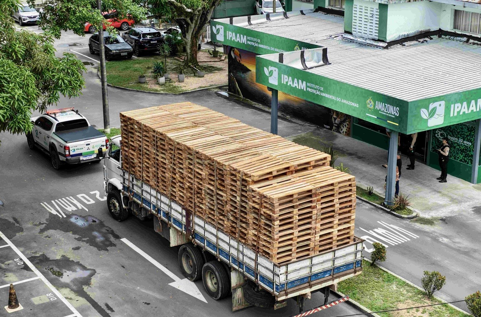 Doação de paletes pela Ipaam à Defesa Civil do Amazonas