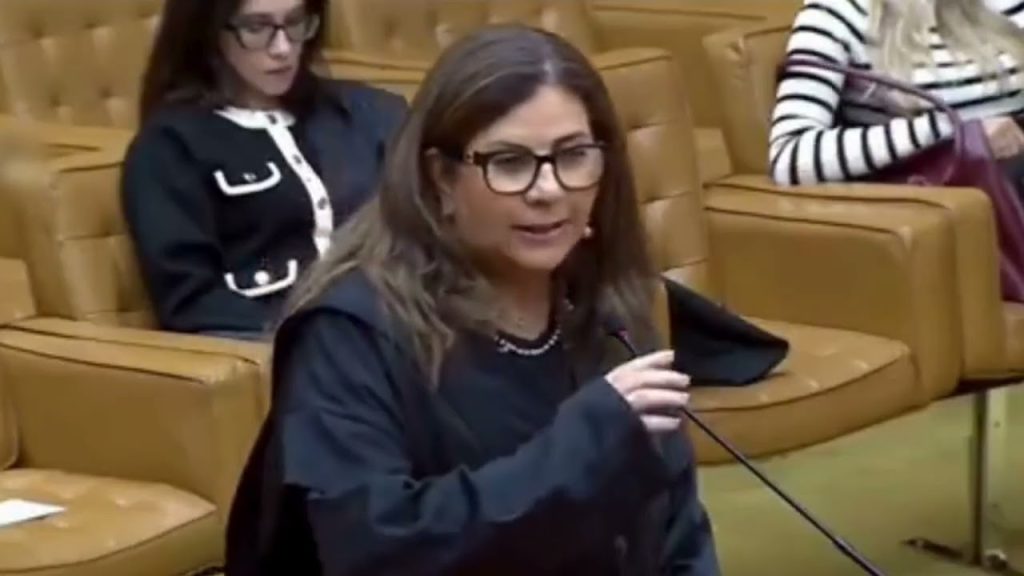 Juíza Cláudia Márcia de Carvalho Soares em sessão no Supremo Tribunal Federal