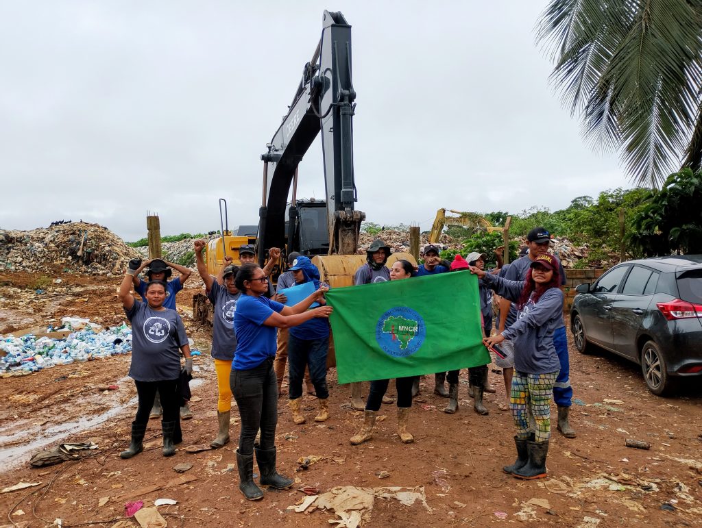imagem do lixão em iranduba durante inspeção técnica