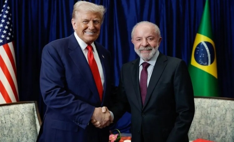 Presidente Lula durante pronunciamento oficial em Lisboa ao lado do primeiro ministro de Portugal