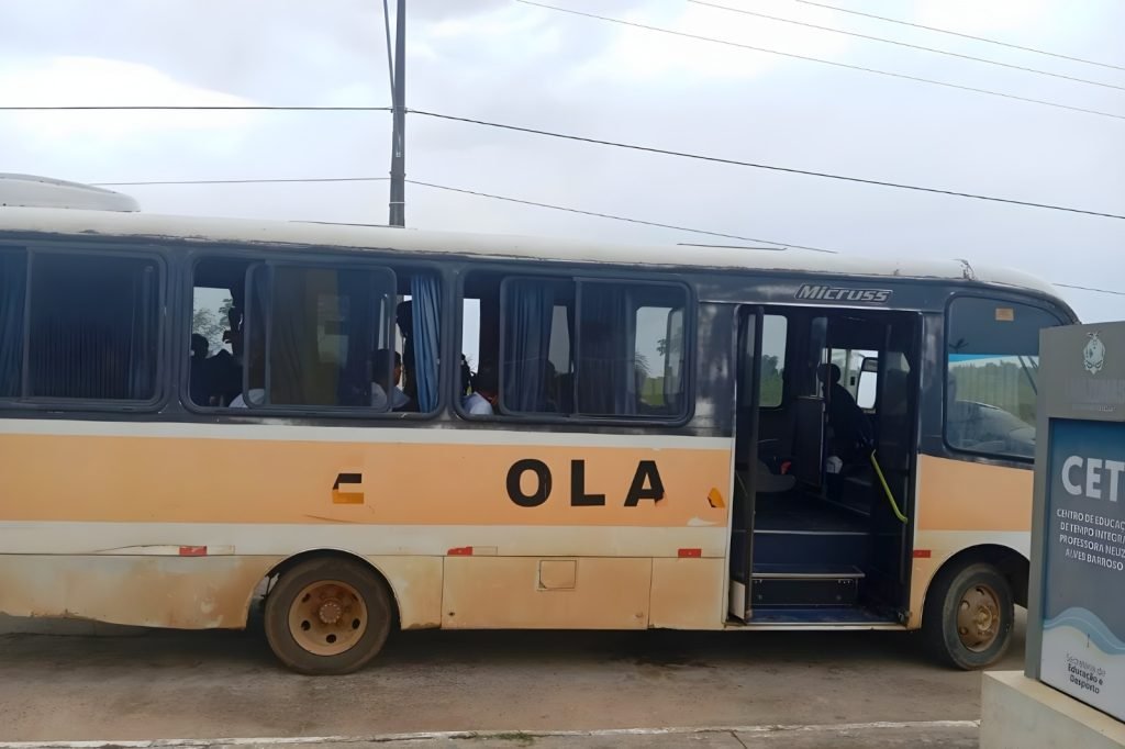 imagem do transporte escolar em Eirunepé