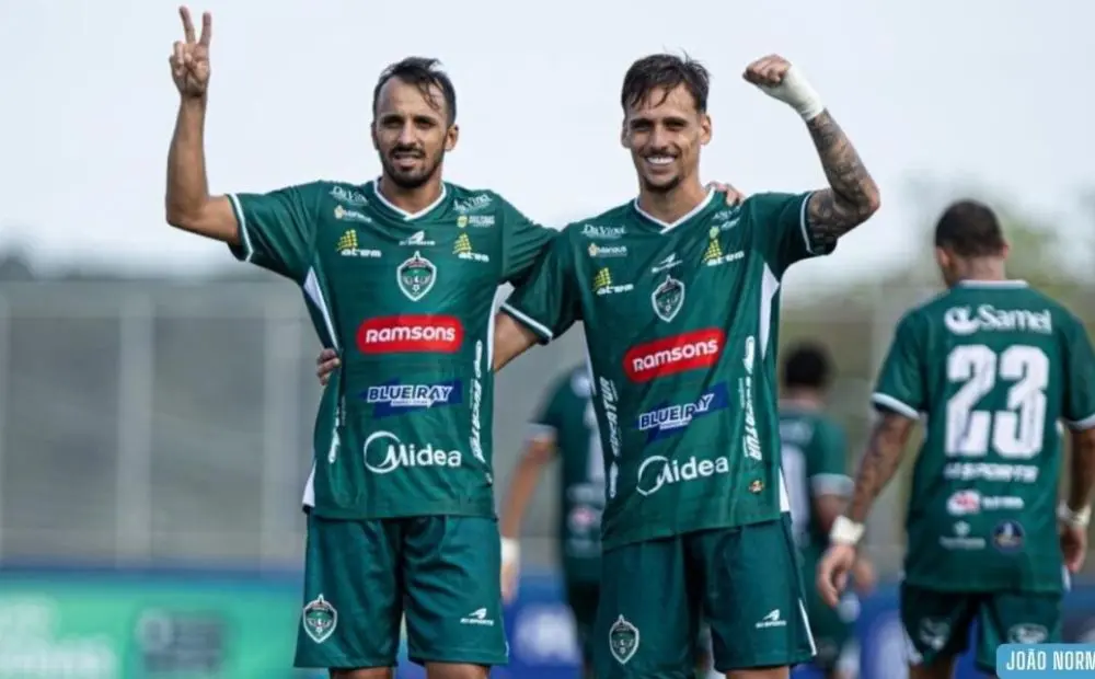 Jogadores do Manaus FC comemoram vitória sobre o São Raimundo no Estádio Carlos Zamith durante o Campeonato Amazonense