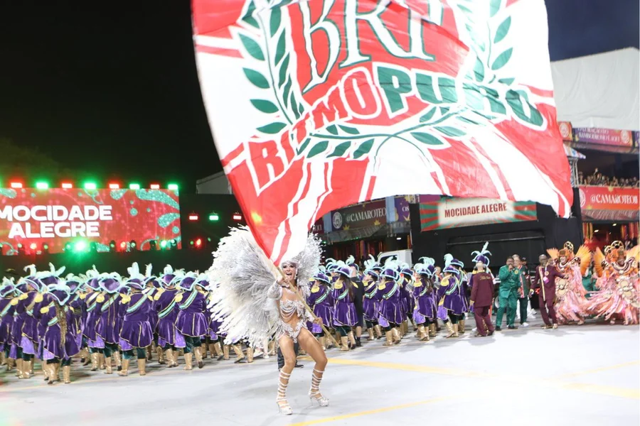 Desfile da Mocidade Alegre no Carnaval de São Paulo 2026 com homenagem a Léa Garcia
