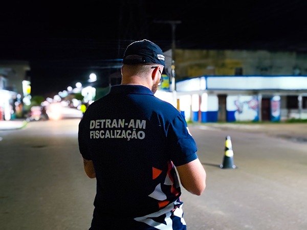 motorista desobedece ordem e tenta fugir durante operação lei seca em manaus