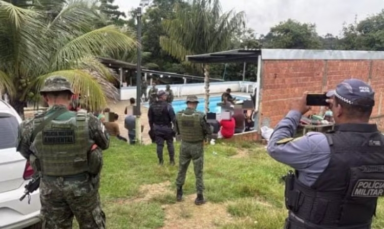 Operação policial acaba com rinha de galos e prende 22 pessoas na zona leste de Manaus