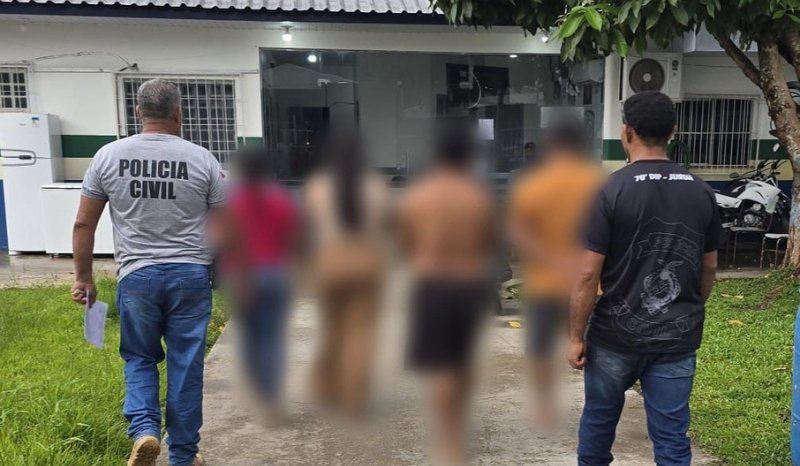 Policiais civis e militares realizando buscas e prisões durante a operação lideranças no interior e capital do amazonas.