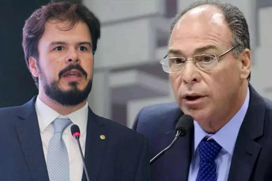 Agentes da Polícia Federal durante a deflagração da Operação Vassalos que investiga desvio de recursos públicos.