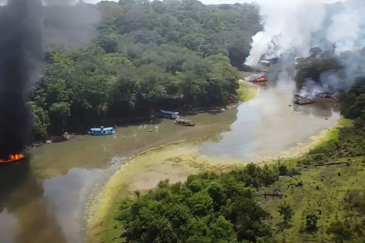 Ação da Polícia Federal na operação de combate à mineração ilegal em Manaus