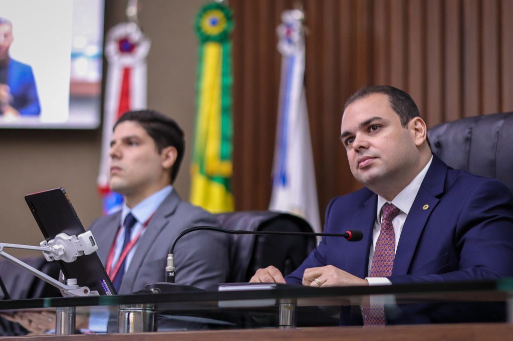 Imagem ilustrativa do projeto de lei sobre atendimento público no Amazonas, apresentado por Roberto Cidade.