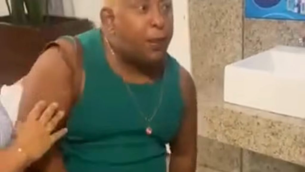 patixa telo reagindo a pedido de foto em shopping