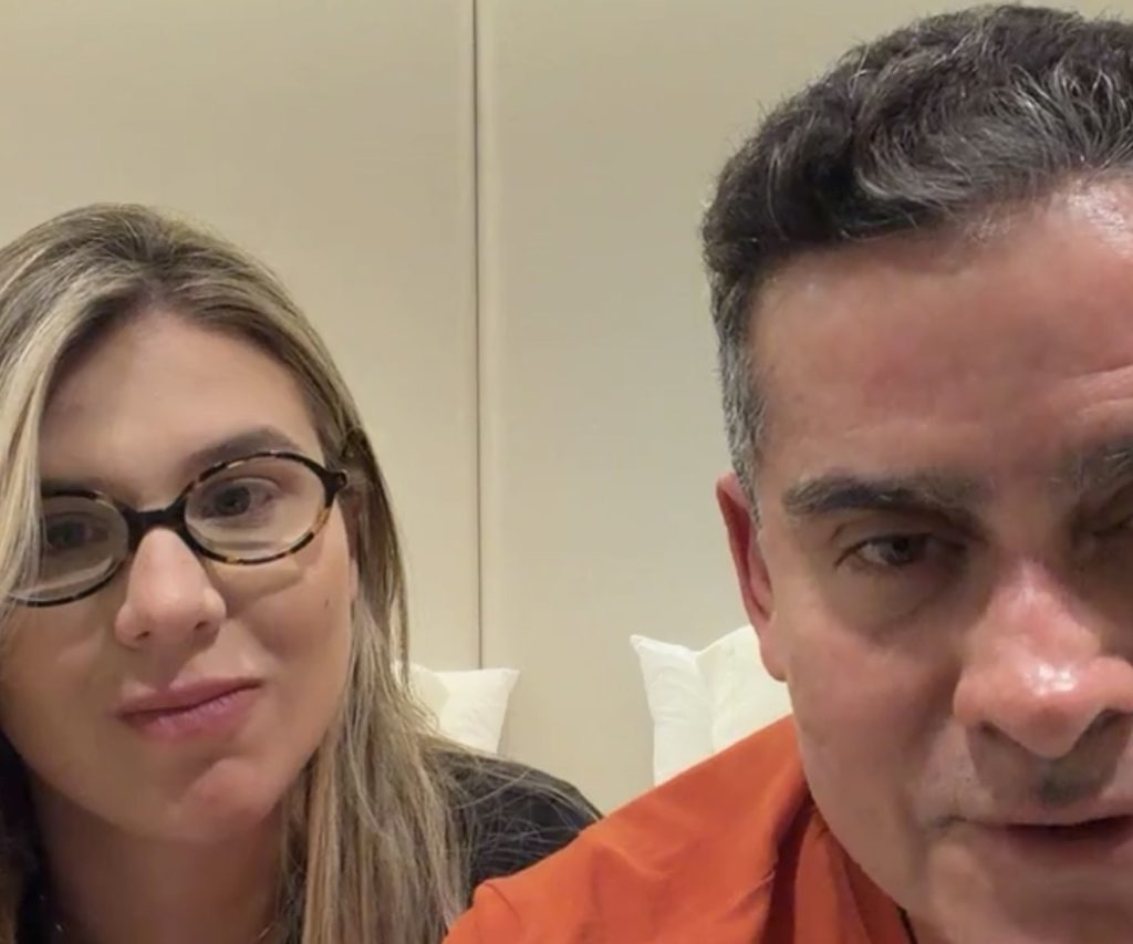 prefeito david almeida durante transmissão ao vivo
