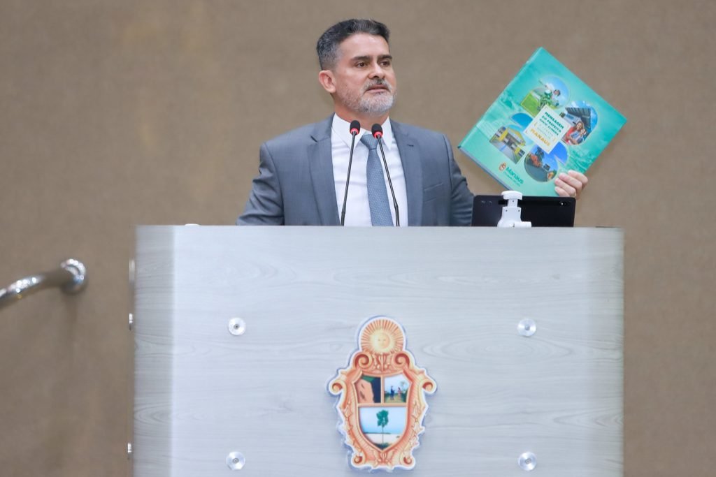 Prefeito David Almeida apresenta Mensagem Governamental na Câmara Municipal de Manaus