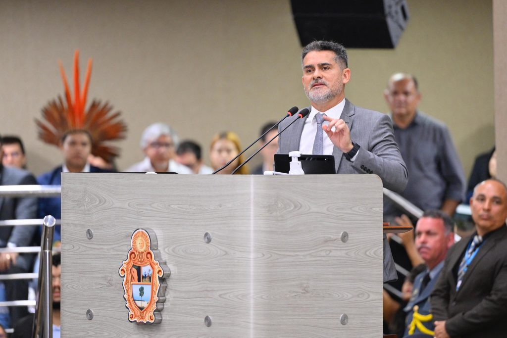 Prefeito David Almeida em solenidade na Câmara Municipal de Manaus durante sua despedida do cargo para disputar o Governo do Amazonas