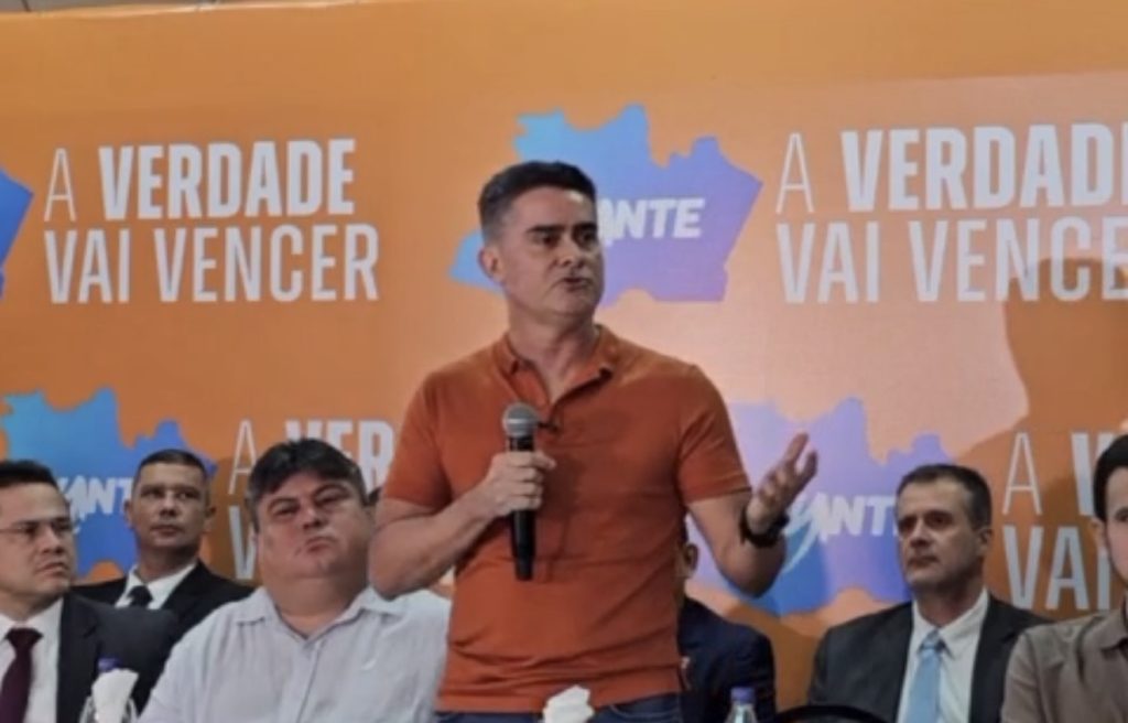 Prefeito de Manaus David Almeida fala durante coletiva de imprensa sobre revelações políticas contra Omar Aziz