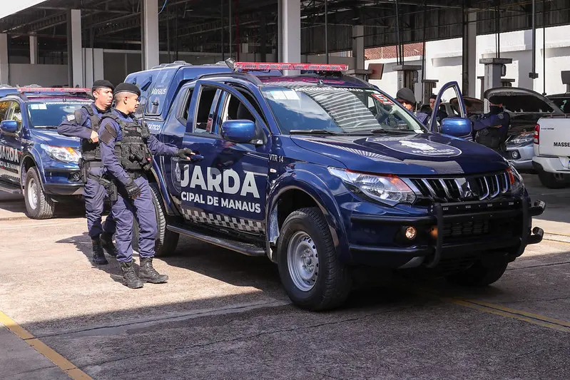 Guarda Municipal de Manaus resgata criança em ônibus