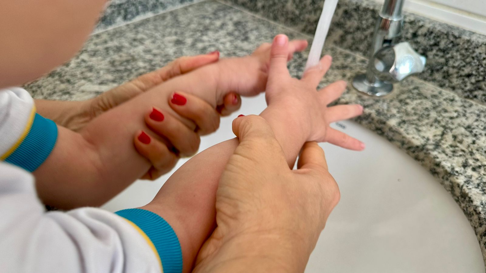 crianças em sala de aula durante o retorno das aulas