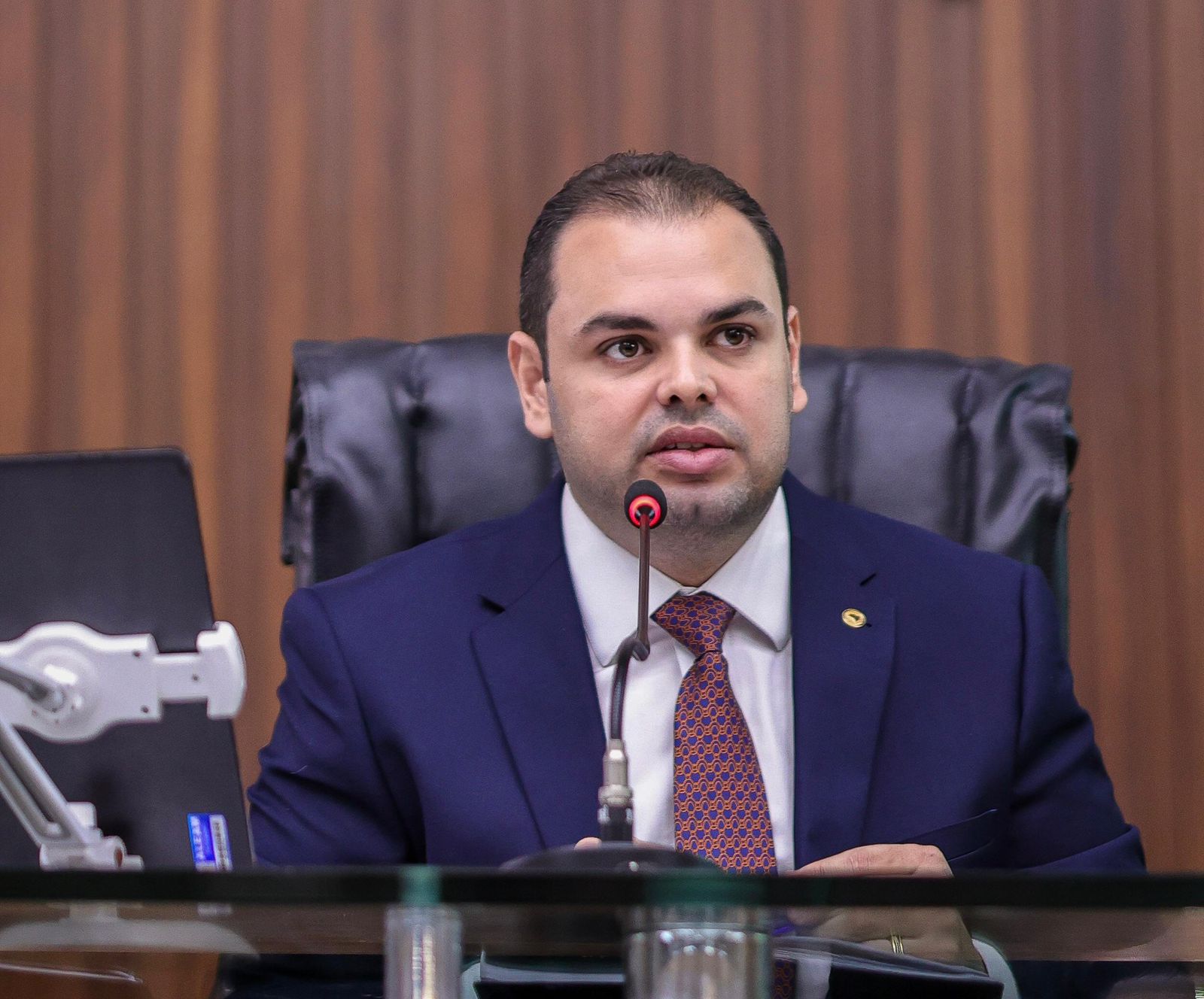 Deputado Roberto Cidade fala sobre medidas de combate à dengue e proteção para grávidas no Amazonas.