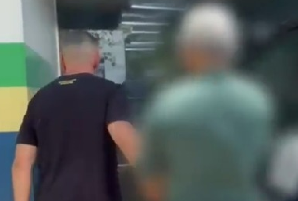 Viatura da policia civil do amazonas estacionada em frente a delegacia durante ocorrencia de prisao em manacapuru