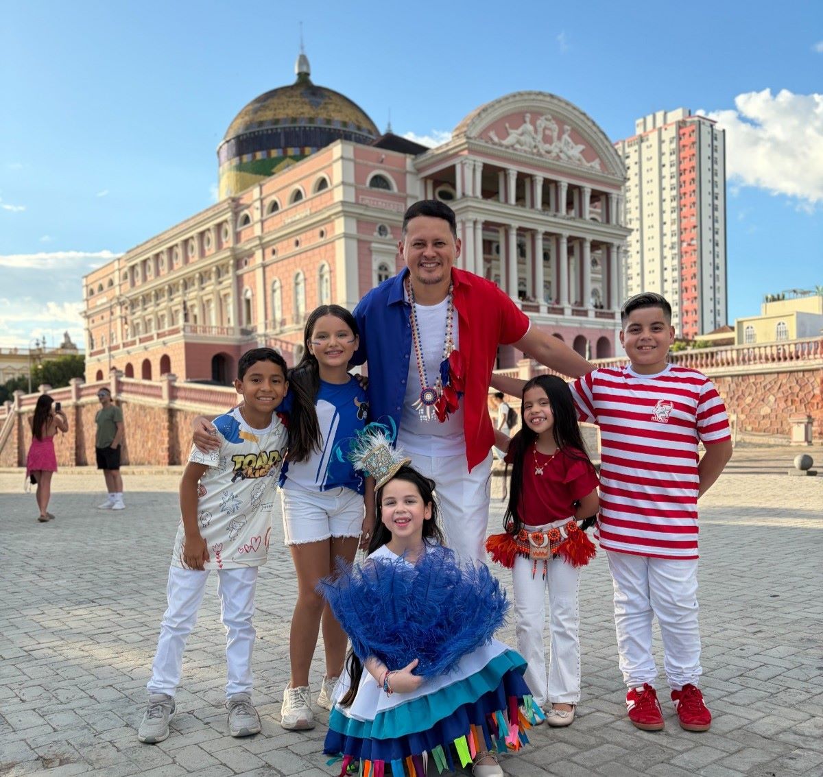 evento toada kids no largo de são Sebastião em Manaus com crianças e apresentações culturais