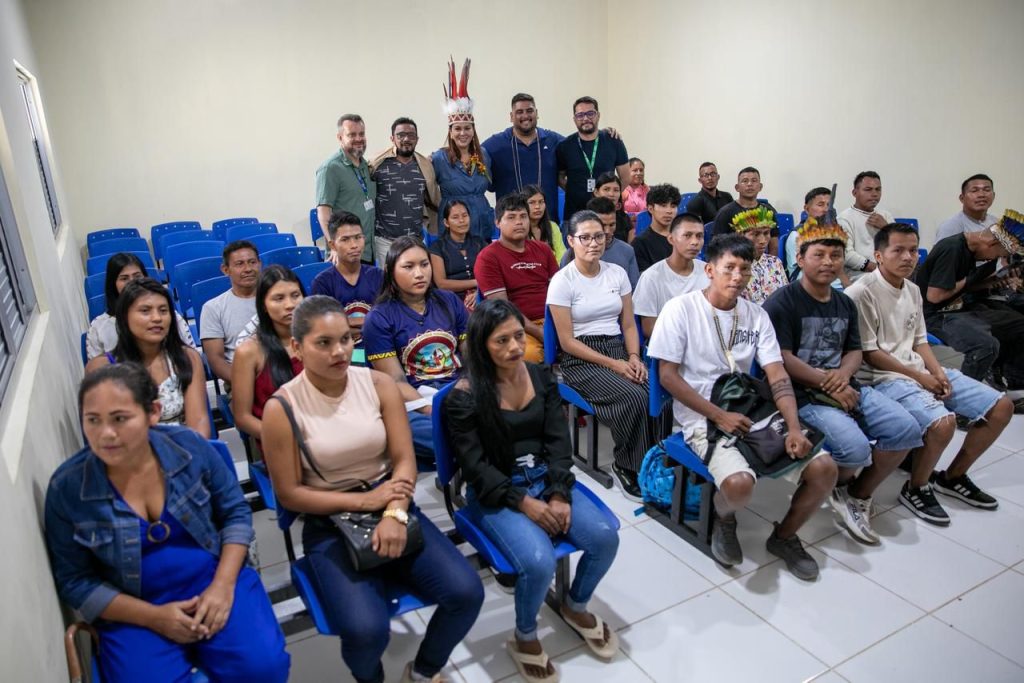 Estudantes indígenas participam da aula inaugural de pedagogia no primeiro polo rural da uea em tabatinga