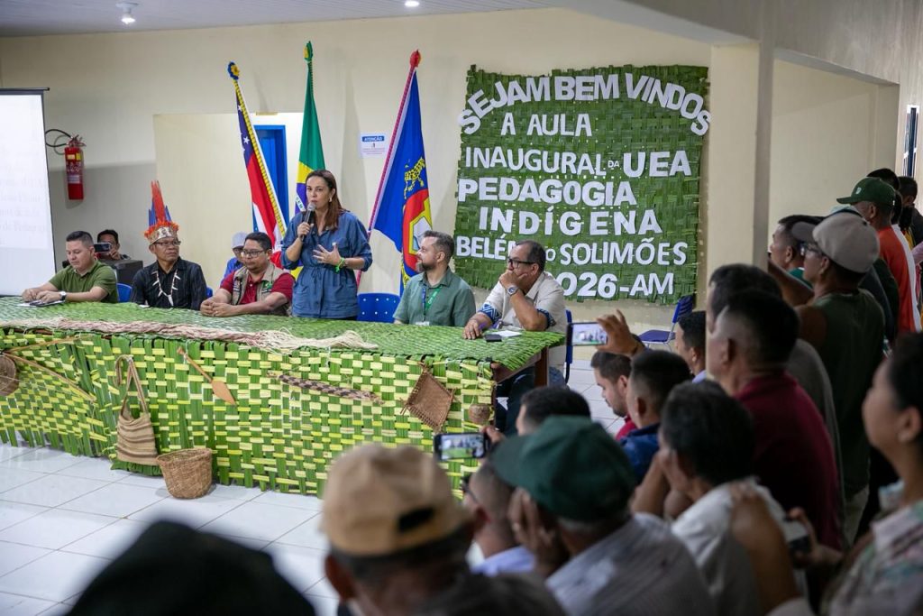 Estudantes indígenas participam da aula inaugural de pedagogia no primeiro polo rural da uea em tabatinga
