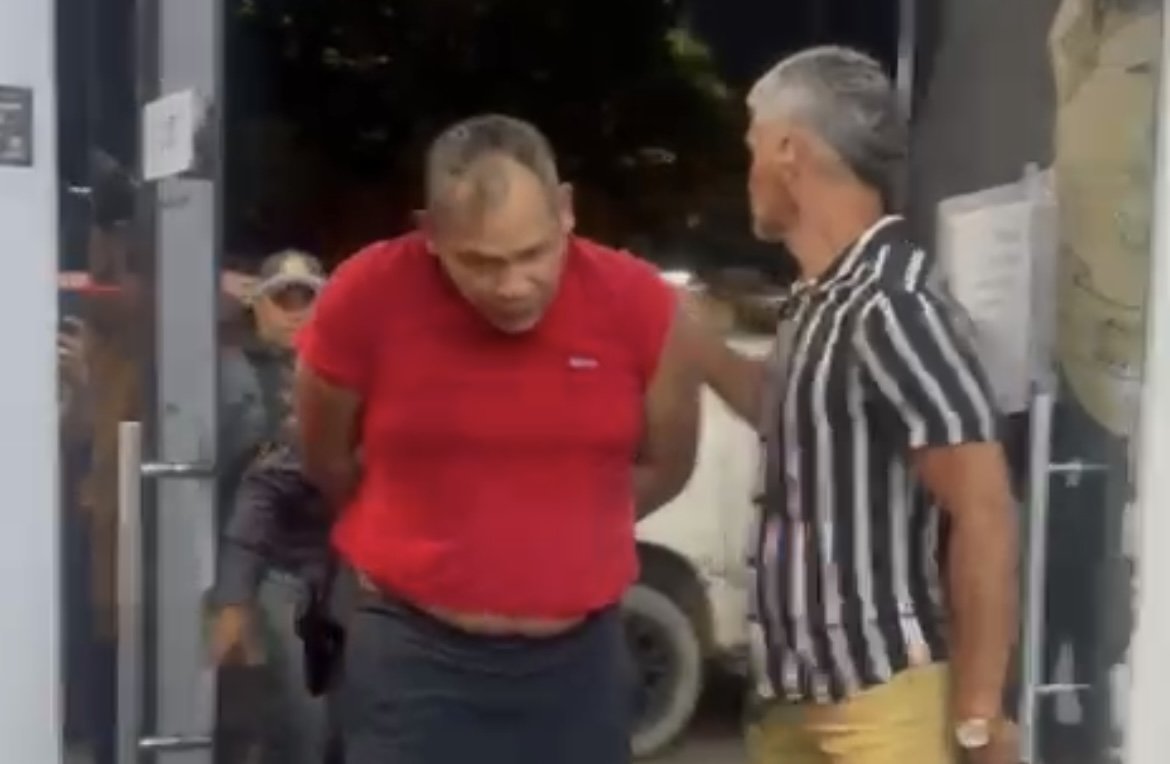 Vídeo: homem suspeito de sequestrar motociclista é preso em Manaus
