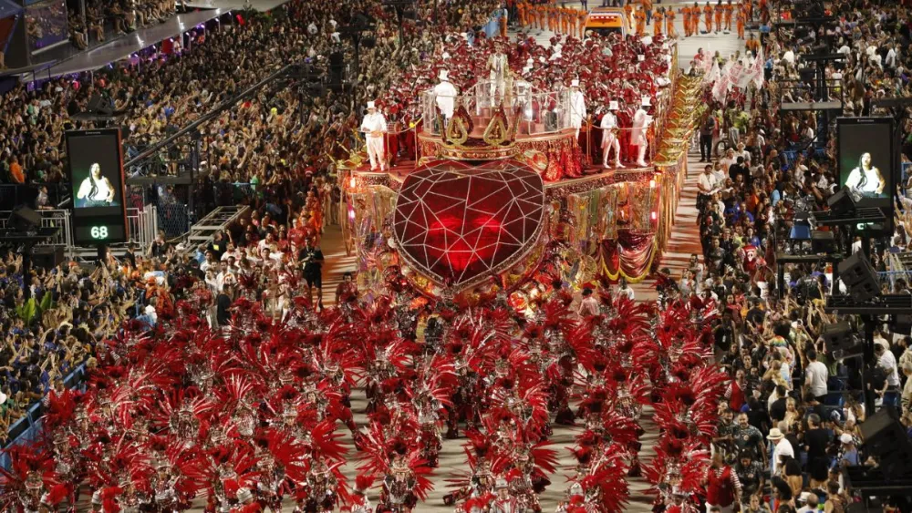 Desfile da Unidos do Viradouro homenageando Mestre Ciça no Carnaval 2026