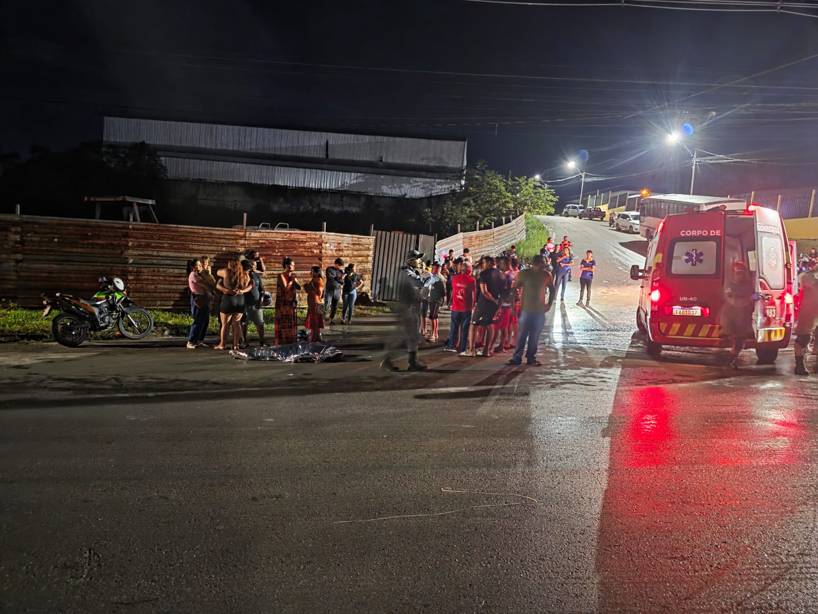 acidente entre motocicleta e ônibus na rodovia AM-010 em Manaus